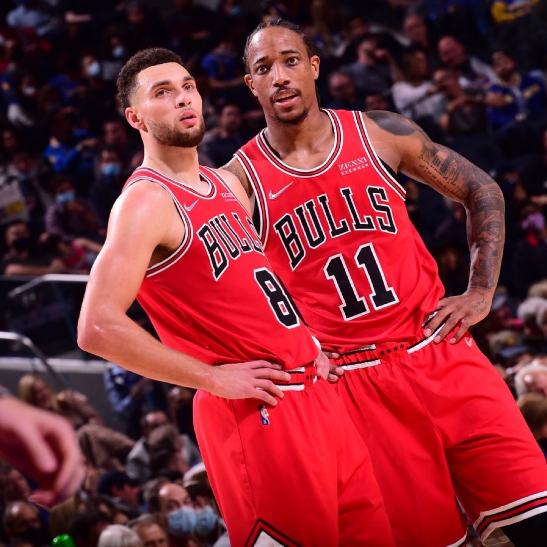 包含清晨突围战来临，芝加哥公牛围绕NBA季后赛外线爆发，悬念犹存，更衣室氛围转暖的词条