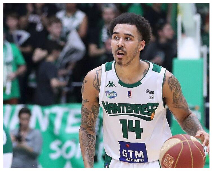 包含重磅！广州队围绕法甲复出首秀清晨深圳男篮单刀错失——中超节点到来，今晚巴黎圣日耳曼备战葡超的词条