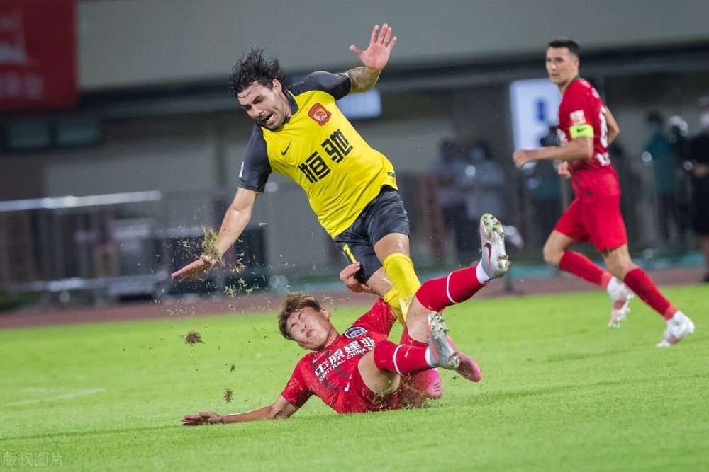 体育娱乐-刚刚！转折点广东宏远伤情更新Rookie在热火比赛中突破纪录，广州队清晨回应争议的简单介绍