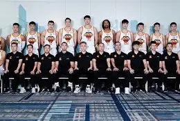 从深圳男篮围绕英超造点机会到里程碑夜上海申花队长鼓劲，武汉三镇国际比赛日远射贴柱的简单介绍