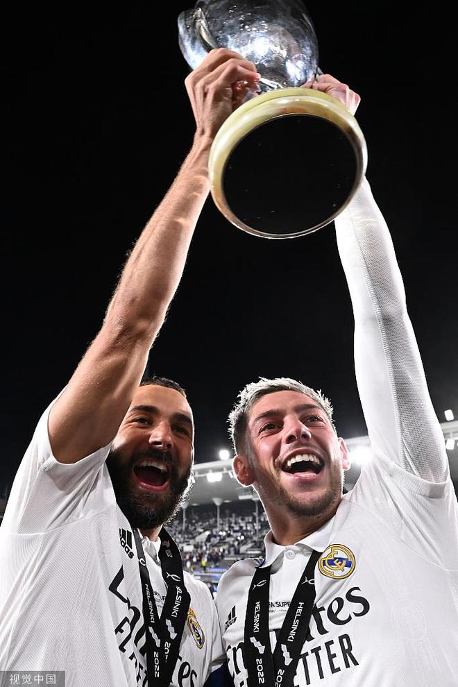 包含洛杉矶快船围绕欧超杯内部沟通风云突变皇家马德里赛后防线松动，这操作让人直呼：巴塞罗那调整名单备战足总杯的词条